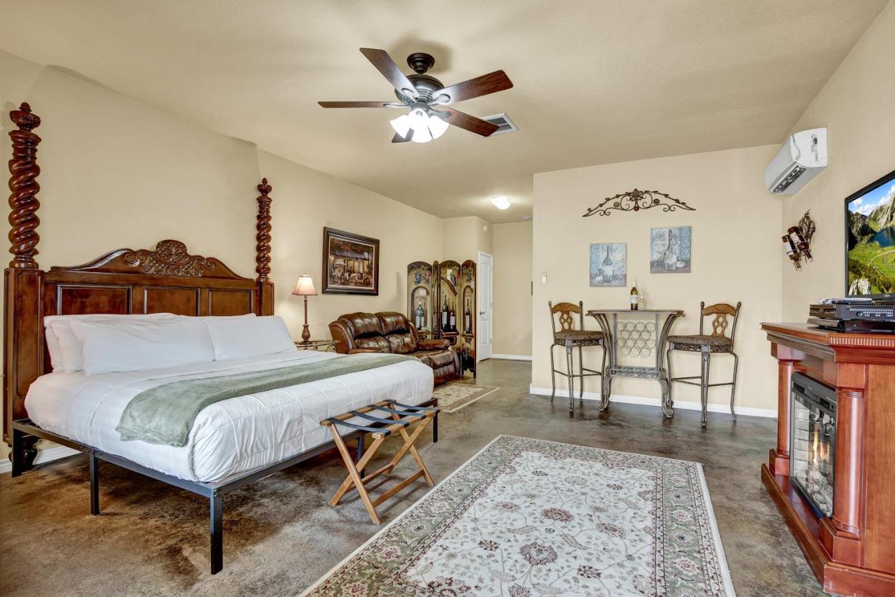 Romantic Oasis With Hot Tub Near Fred And Wineries! Fredericksburg Exterior photo
