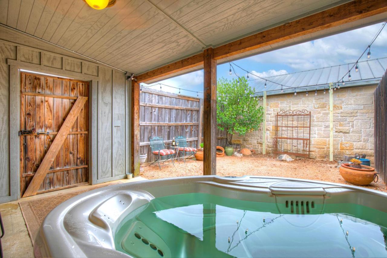 Romantic Oasis With Hot Tub Near Fred And Wineries! Fredericksburg Exterior photo