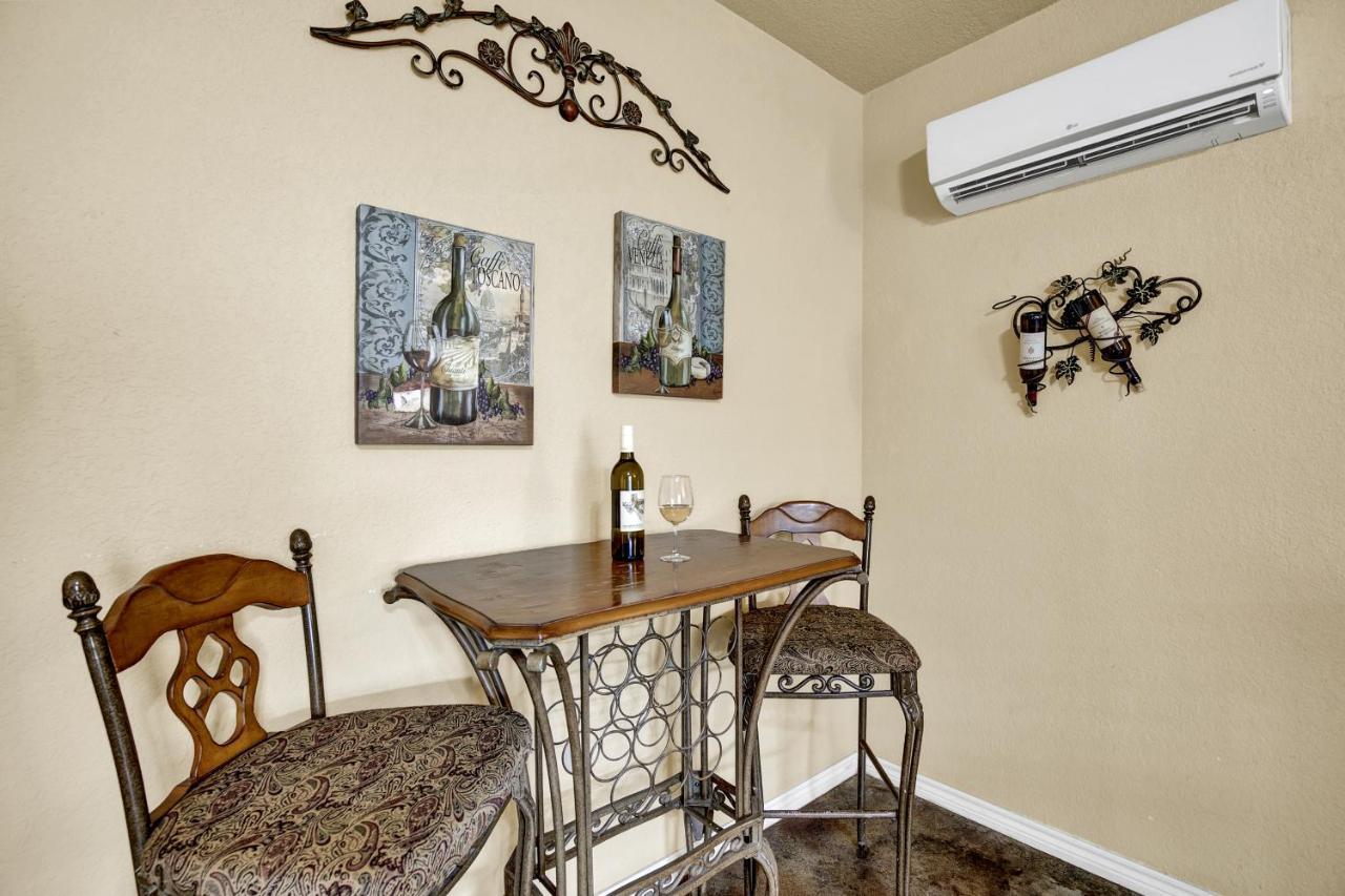Romantic Oasis With Hot Tub Near Fred And Wineries! Fredericksburg Exterior photo